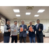 大竹国民中學学校関係者との集合写真